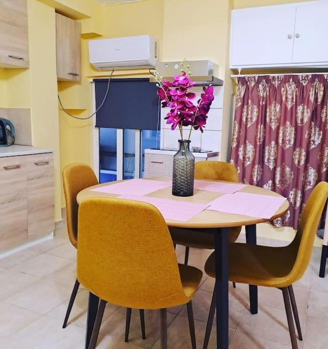 Zenia Home 1 Στην Καρδιά Της Πάτρας Exteriör bild
