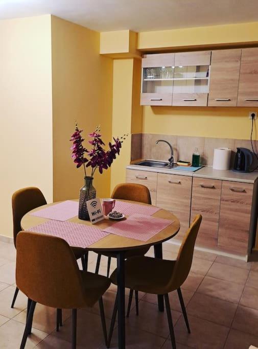 Zenia Home 1 Στην Καρδιά Της Πάτρας Exteriör bild